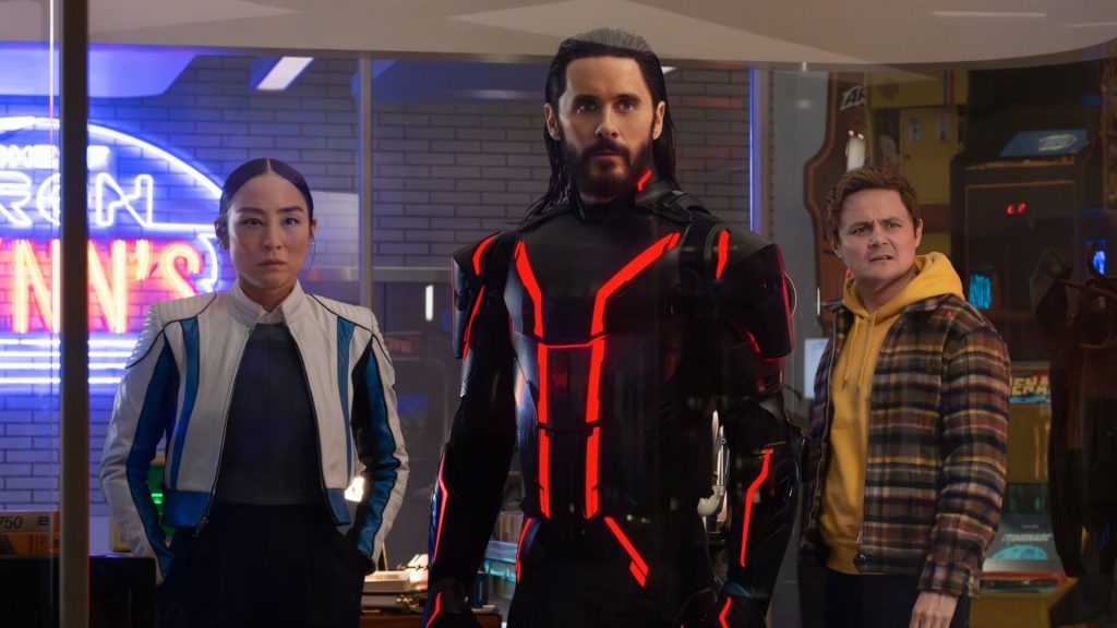Critique « Tron: Ares » (2025) :  Close encounter with an AI ! - ScreenTune
