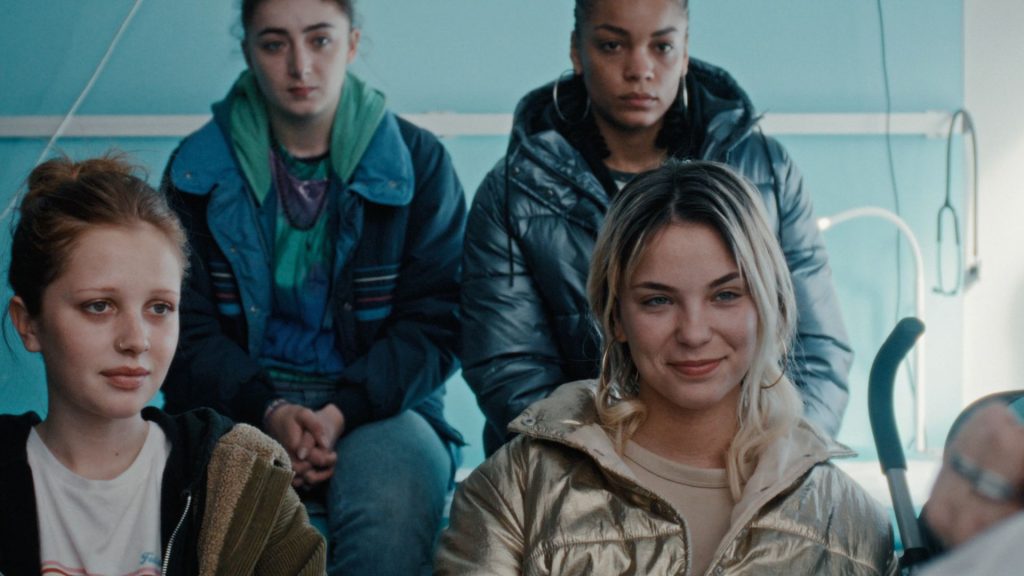 Critique « LES FILLES DU CIEL » (2026): Jeunes femmes dans la débrouille ! - ScreenTune