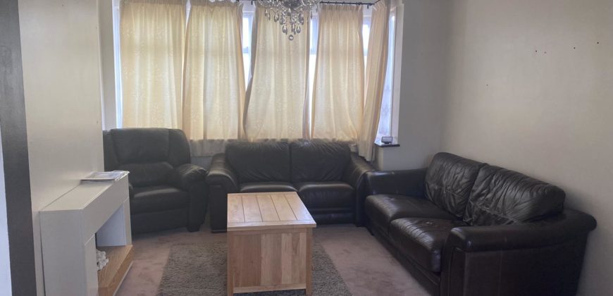 3 Bedroom end of terrace house, Mount Road, Dagenham, RM8