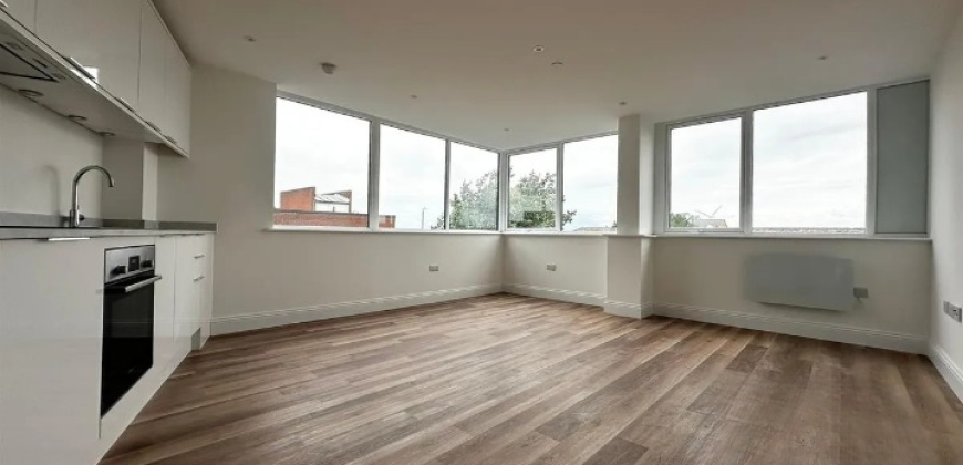 Luxury New-Build | 1-Bed Apartment with Co-Working & Games Room