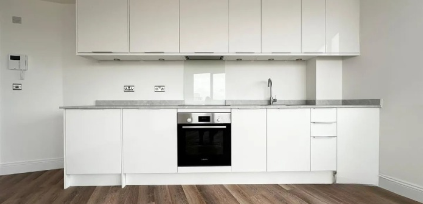 Luxury New-Build | 1-Bed Apartment with Co-Working & Games Room