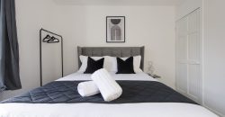 4-Bed Maidstone House Sleeps 8 | Near East Station