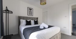 4-Bed Maidstone House Sleeps 8 | Near East Station