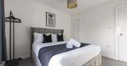 4-Bed Maidstone House Sleeps 8 | Near East Station