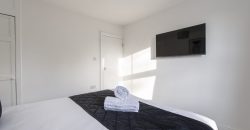 4-Bed Maidstone House Sleeps 8 | Near East Station
