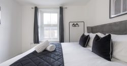4-Bed Maidstone House Sleeps 8 | Near East Station