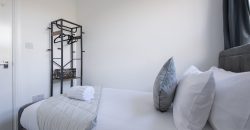4-Bed Maidstone House Sleeps 8 | Near East Station