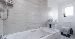 4-Bed Maidstone House Sleeps 8 | Near East Station