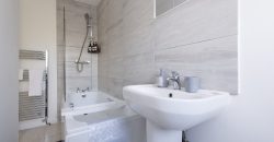 4-Bed Maidstone House Sleeps 8 | Near East Station