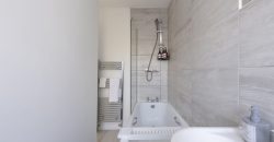 4-Bed Maidstone House Sleeps 8 | Near East Station