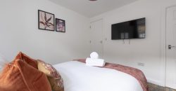 4-Bed Maidstone House Sleeps 8 | Near East Station
