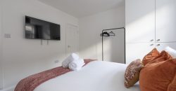 4-Bed Maidstone House Sleeps 8 | Near East Station