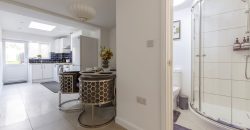 4-Bed Maidstone House Sleeps 8 | Near East Station