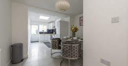 4-Bed Maidstone House Sleeps 8 | Near East Station