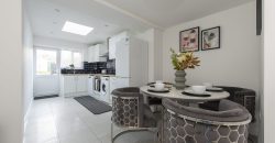 4-Bed Maidstone House Sleeps 8 | Near East Station