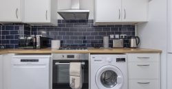 4-Bed Maidstone House Sleeps 8 | Near East Station