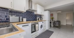 4-Bed Maidstone House Sleeps 8 | Near East Station