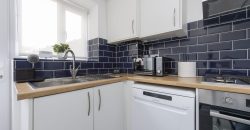 4-Bed Maidstone House Sleeps 8 | Near East Station
