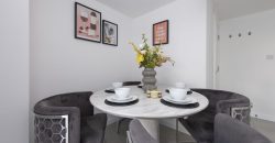 4-Bed Maidstone House Sleeps 8 | Near East Station