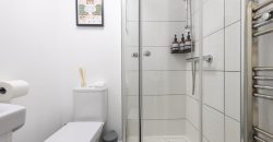 4-Bed Maidstone House Sleeps 8 | Near East Station