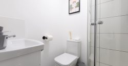 4-Bed Maidstone House Sleeps 8 | Near East Station