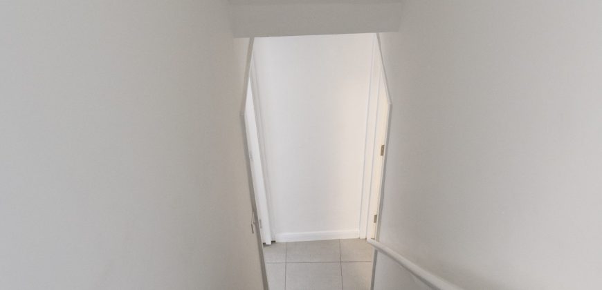 4-Bed Maidstone House Sleeps 8 | Near East Station