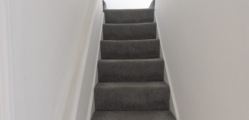 4-Bed Maidstone House Sleeps 8 | Near East Station