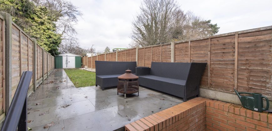 4-Bed Maidstone House Sleeps 8 | Near East Station