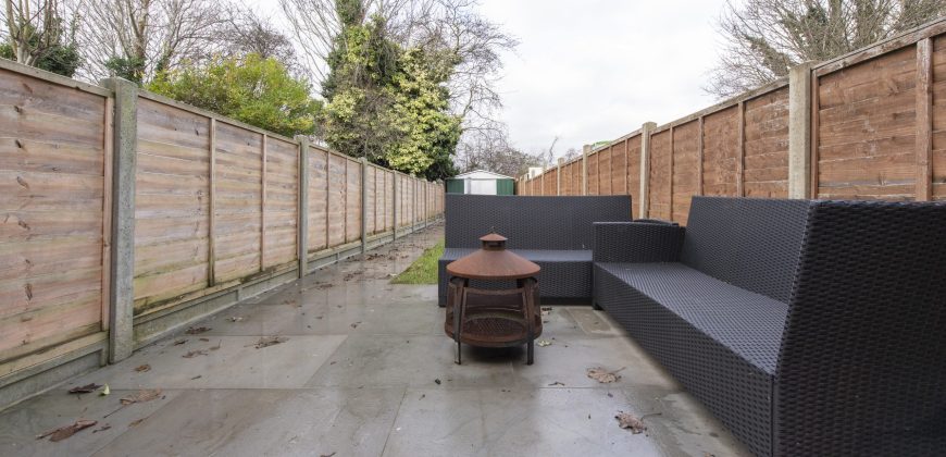 4-Bed Maidstone House Sleeps 8 | Near East Station