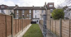4-Bed Maidstone House Sleeps 8 | Near East Station