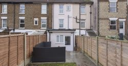 4-Bed Maidstone House Sleeps 8 | Near East Station