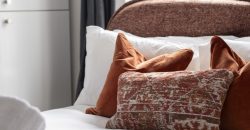 4-Bed Maidstone House Sleeps 8 | Near East Station