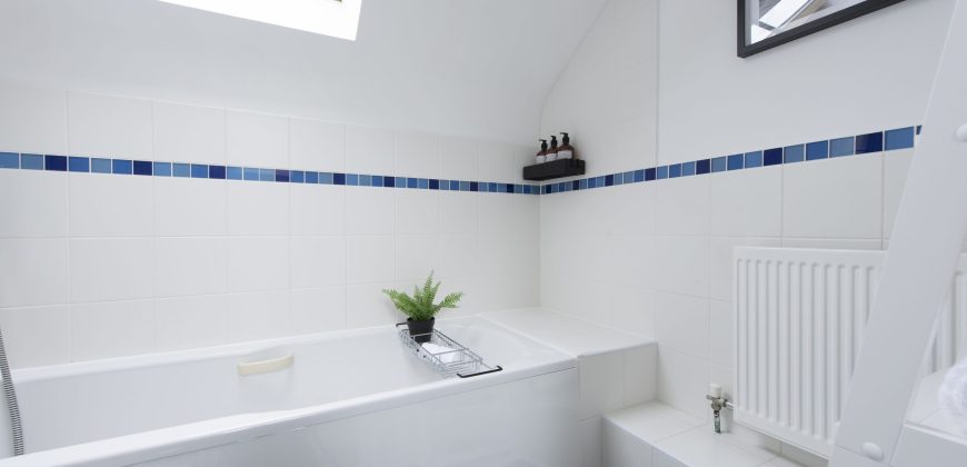 Lush 2 Bed Home I Free Parking I Near Chatham Dock