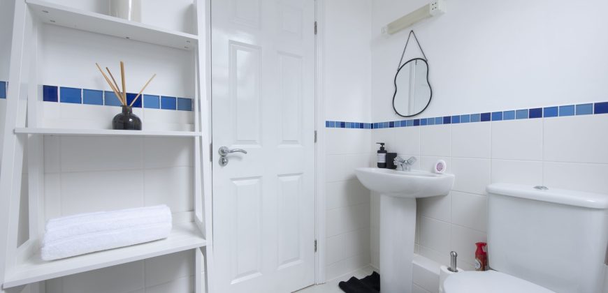 Lush 2 Bed Home I Free Parking I Near Chatham Dock