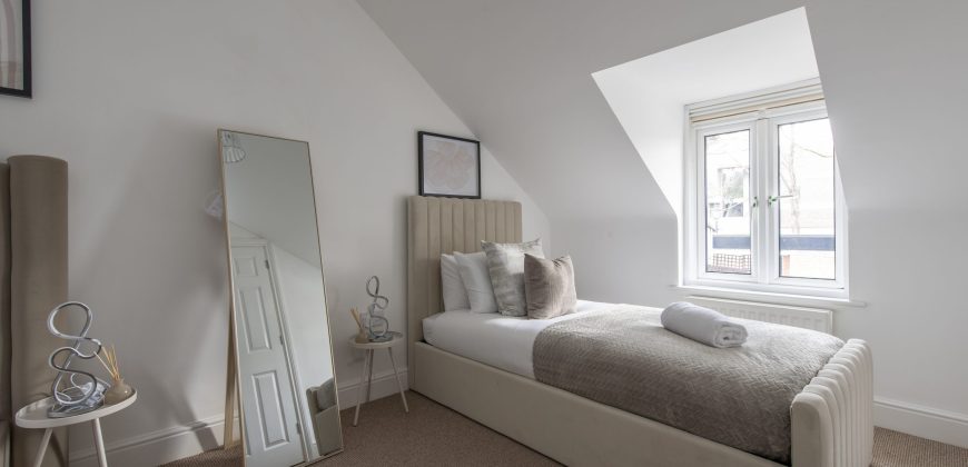 Lush 2 Bed Home I Free Parking I Near Chatham Dock