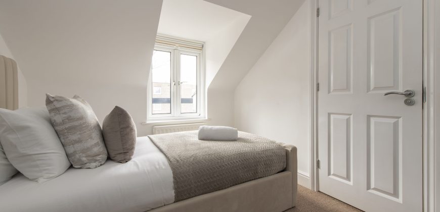Lush 2 Bed Home I Free Parking I Near Chatham Dock