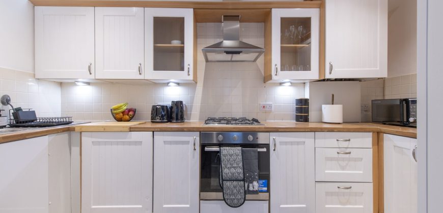 Lush 2 Bed Home I Free Parking I Near Chatham Dock