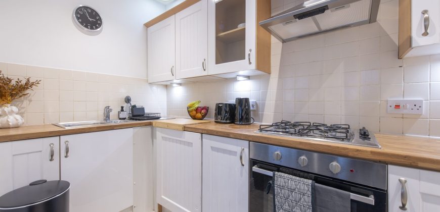 Lush 2 Bed Home I Free Parking I Near Chatham Dock