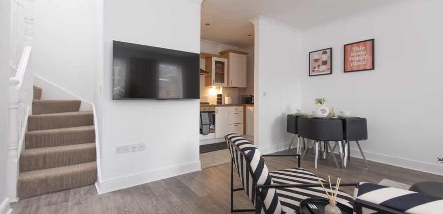 Lush 2 Bed Home I Free Parking I Near Chatham Dock