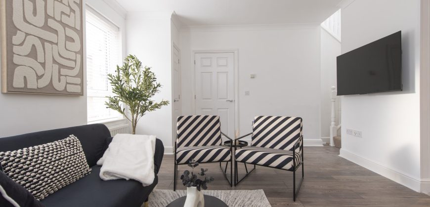 Lush 2 Bed Home I Free Parking I Near Chatham Dock