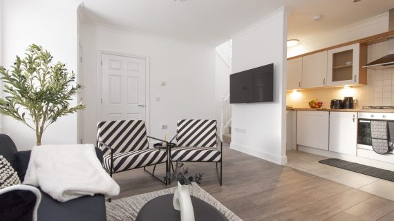 Lush 2 Bed Home I Free Parking I Near Chatham Dock