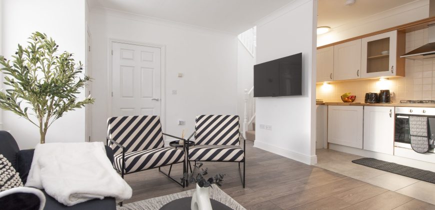 Lush 2 Bed Home I Free Parking I Near Chatham Dock