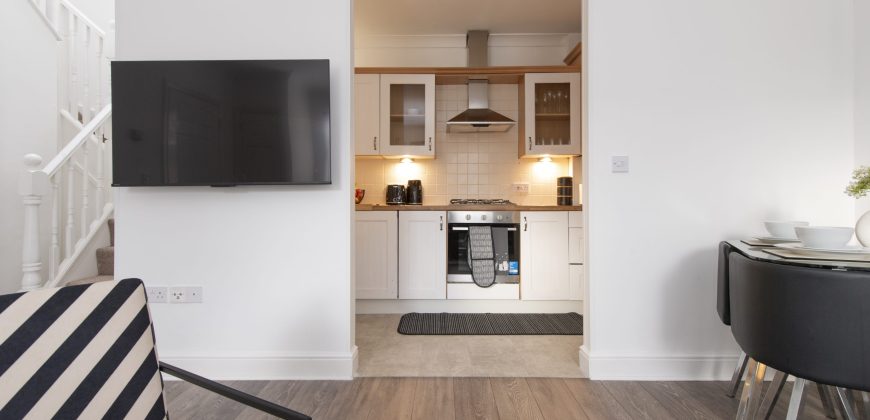 Lush 2 Bed Home I Free Parking I Near Chatham Dock