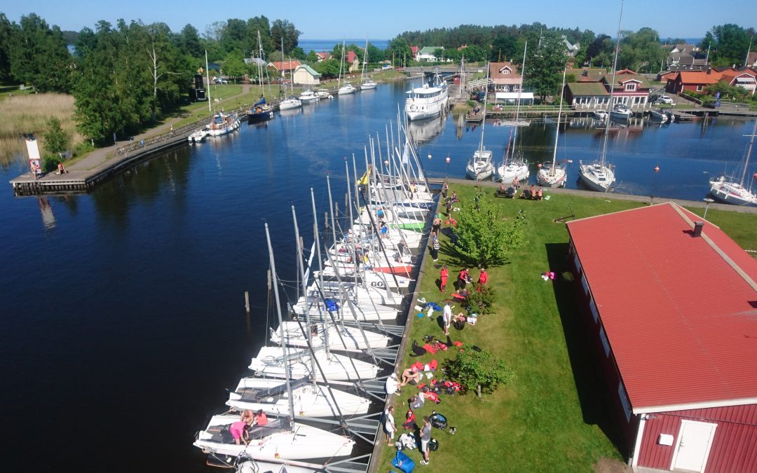 Kranen, krankajen, bryggorna och båtplatserna närmast kranen är reserverade från 11/6  16:00 till 13/6  16:00.