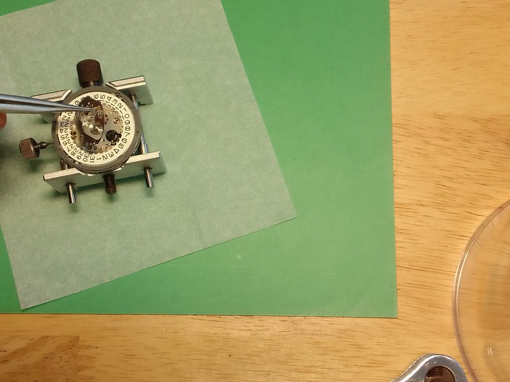 Movements - SKX & 5KX -  removing thedate dial guard of a Seiko NH36 / 7S26 with tweezers  - seikomodder.com