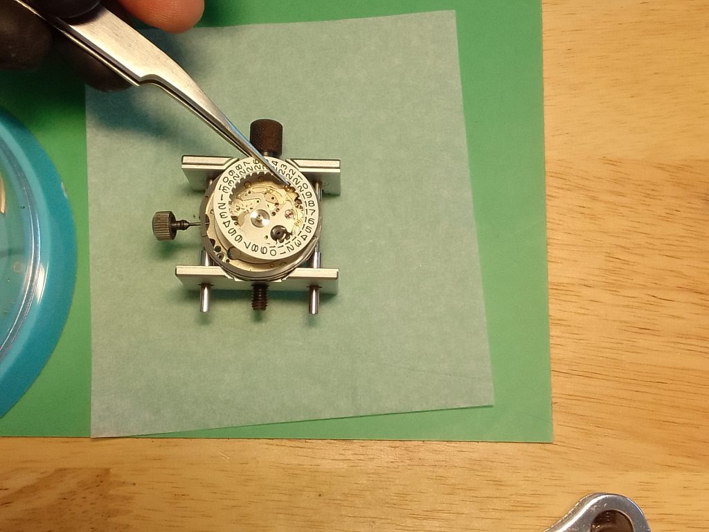 Movements - SKX & 5KX -  removing the date disk of a Seiko NH36 / 7S26  - seikomodder.com