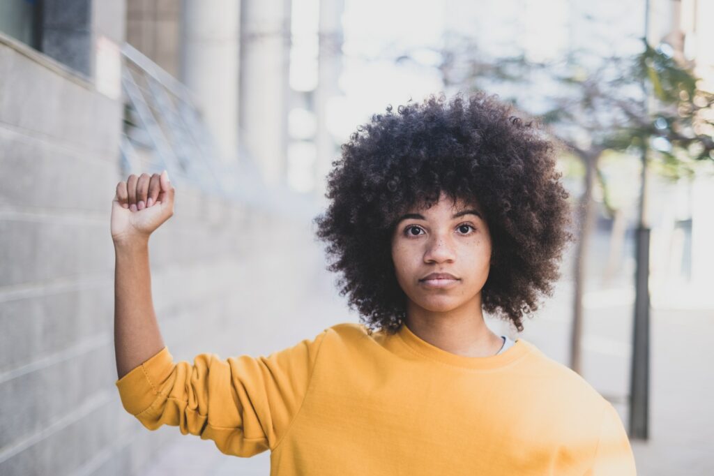 Hvad betyder WOKE, hvad er wokeness? Måske har du også hørt begrebet WOKE og nu undrer du hvad det er