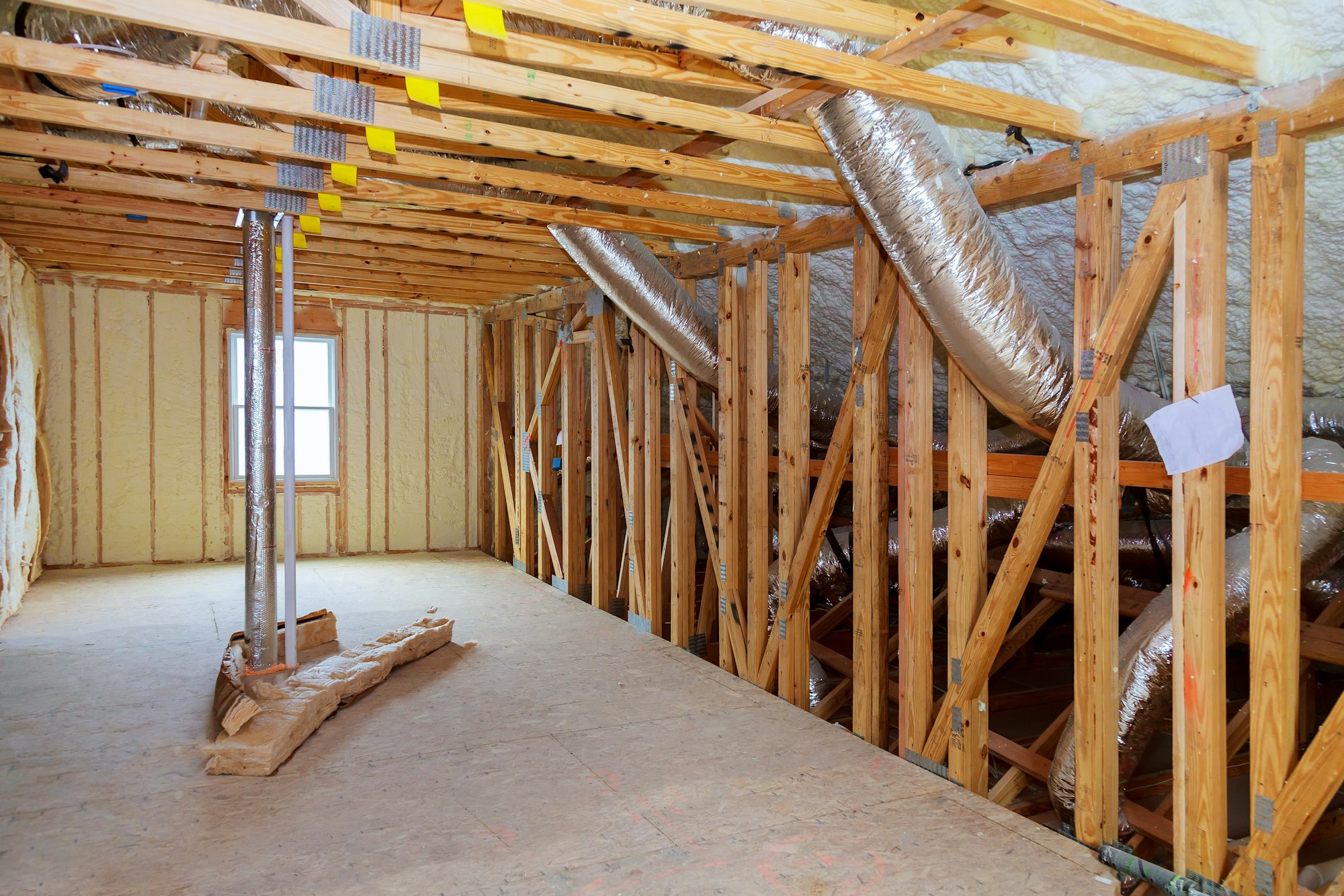 Heat isolation in a new prefabricated house with mineral wool and wood