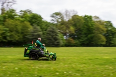 Græsset slås. Bernstorffs Slotshave. Foto: Lise Peltola