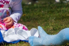 Hvad skal vi drikke af? Fototur ved Aldershvile Slotspark. Foto: Lise Peltola